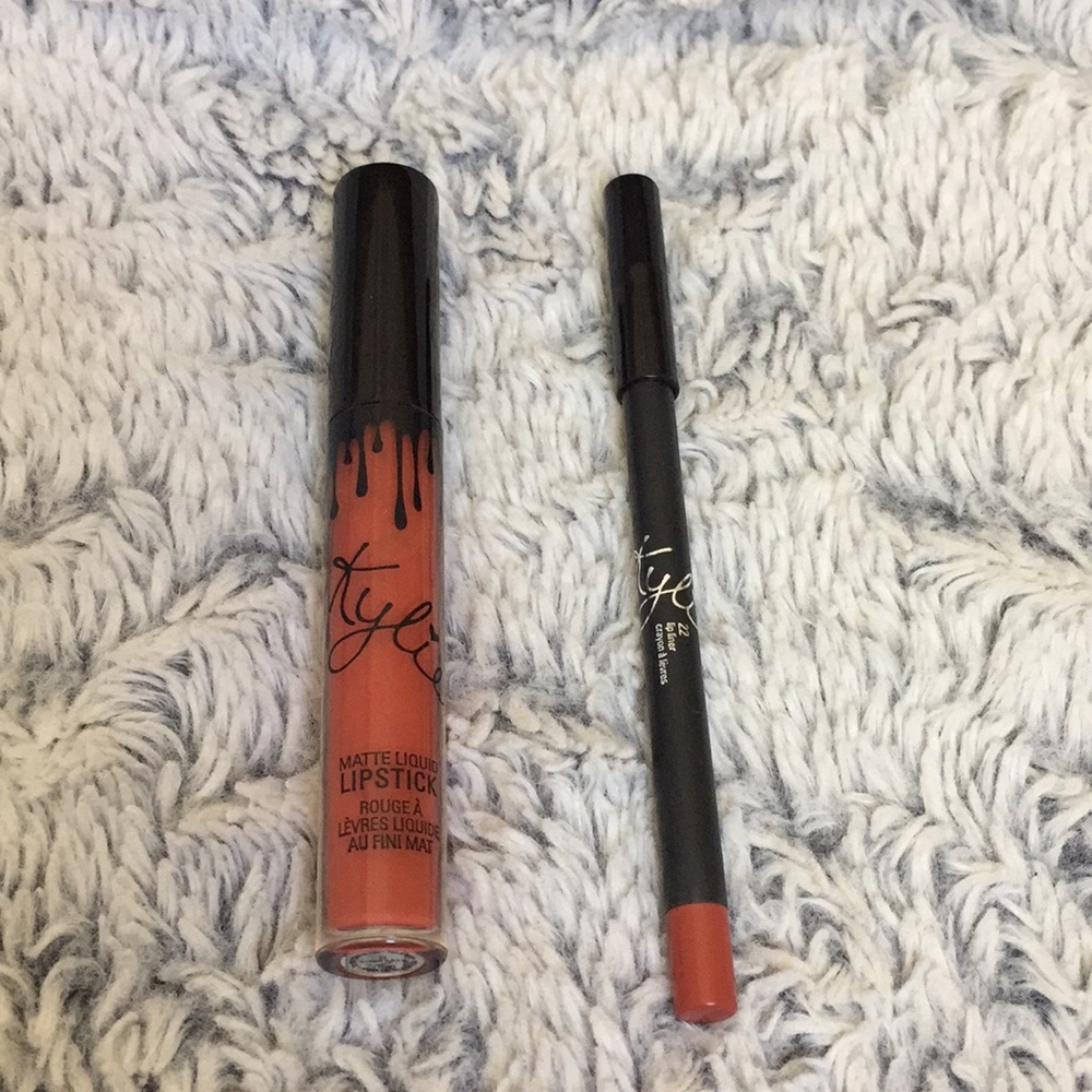 Kylie Cosmetics 22 Matte Liquid Lipstick & Liner